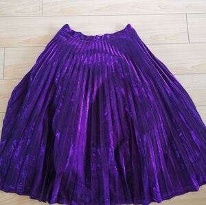 🎉HP🎉 Shimmery purple pleated skirt